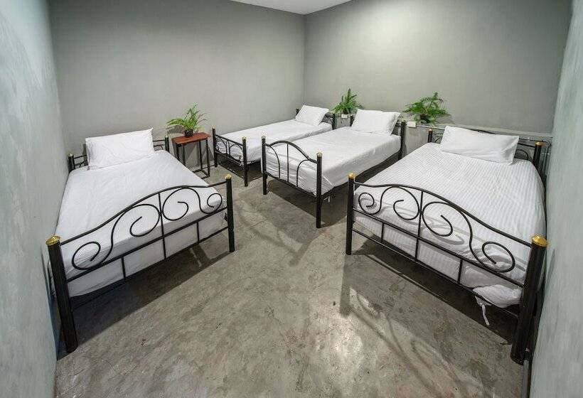 スタンダード４人部屋, Eclipse Hostel And Bar
