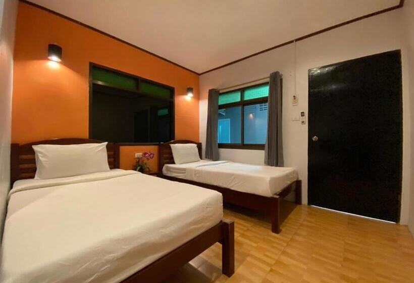 スタンダードルーム, Eclipse Hostel And Bar