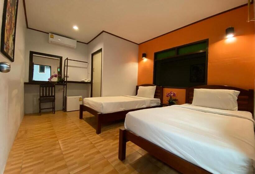 スタンダードルーム, Eclipse Hostel And Bar