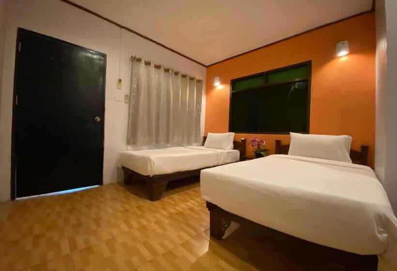 スタンダードルーム, Eclipse Hostel And Bar