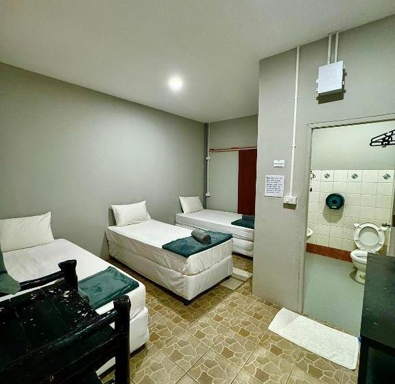 ベーシックトリプルルーム, Eclipse Hostel And Bar