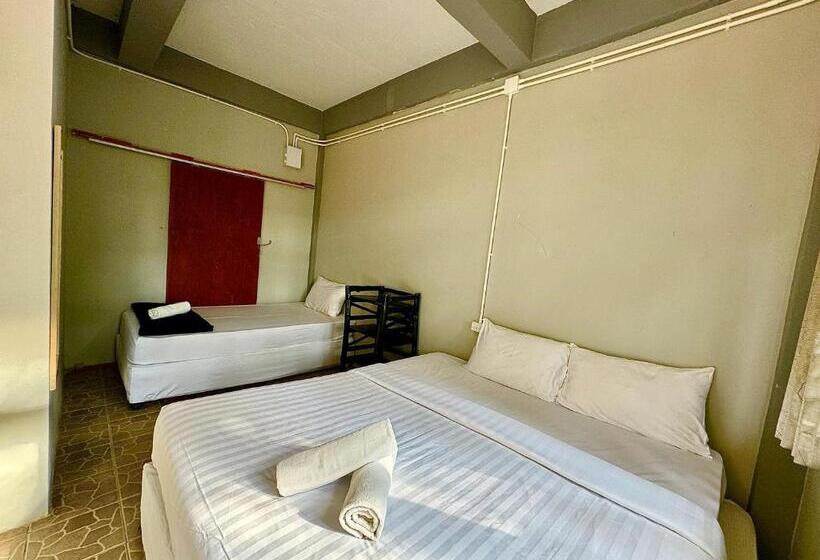 スタンダードトリプルルーム, Eclipse Hostel And Bar