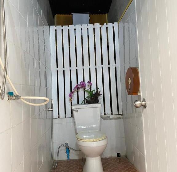 エコノミールーム, Eclipse Hostel And Bar