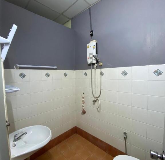 スタンダード４人部屋, Eclipse Hostel And Bar