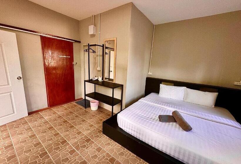 スタンダードルーム, Eclipse Hostel And Bar