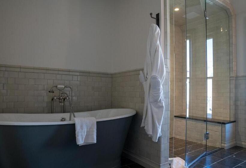 سوئیت با تخت بزرگ, Public House Lofts