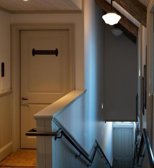 سوئیت با تخت بزرگ, Public House Lofts
