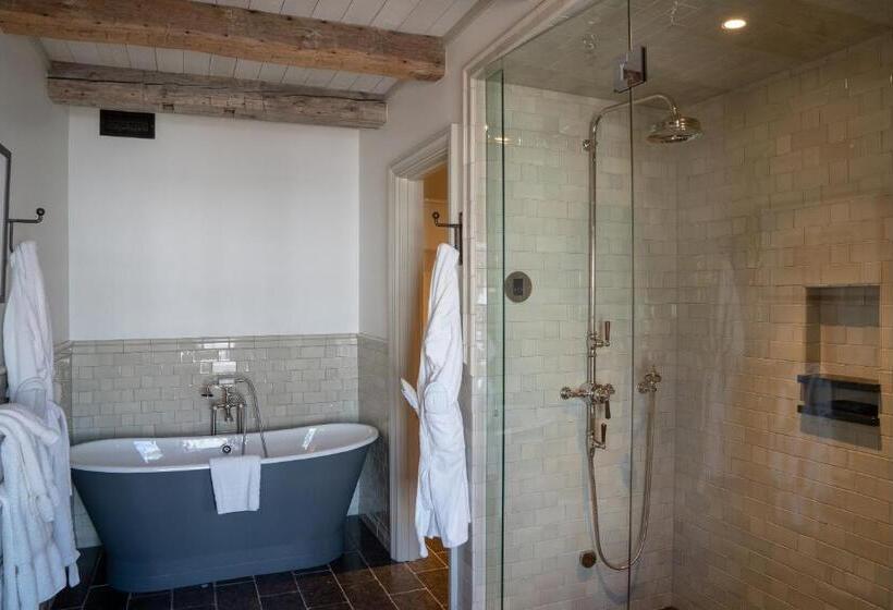 سوئیت با تخت بزرگ, Public House Lofts