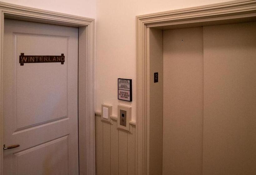 سوئیت با تخت بزرگ, Public House Lofts