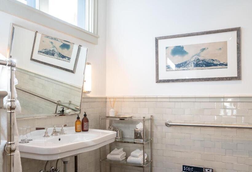 سوئیت با تخت بزرگ, Public House Lofts