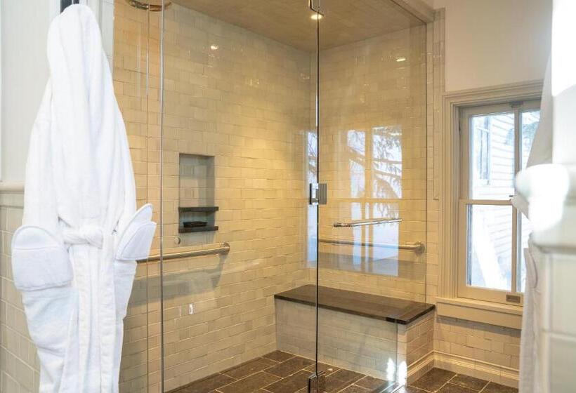 سوئیت با تخت بزرگ, Public House Lofts