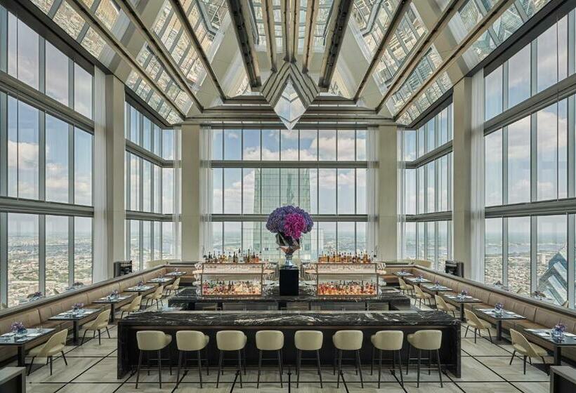 اتاق استاندارد با تخت بزرگ برای معلولان, Four Seasons Hotel Philadelphia At Comcast Center