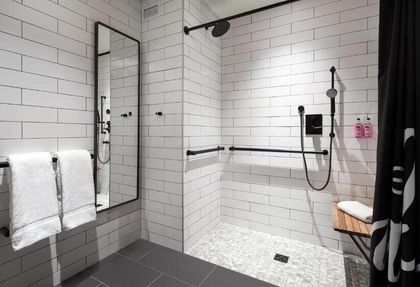اتاق استاندارد برای معلولان, Moxy San Diego Gaslamp Quarter