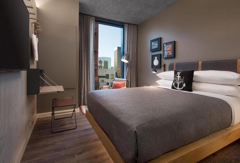 اتاق استاندارد با تخت دو نفره بزرگ برای معلولان, Moxy San Diego Gaslamp Quarter