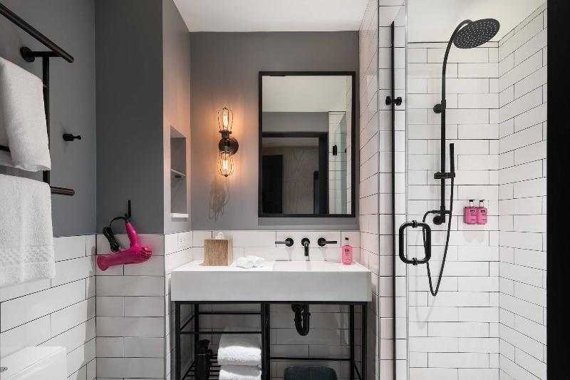 اتاق استاندارد برای معلولان, Moxy San Diego Gaslamp Quarter