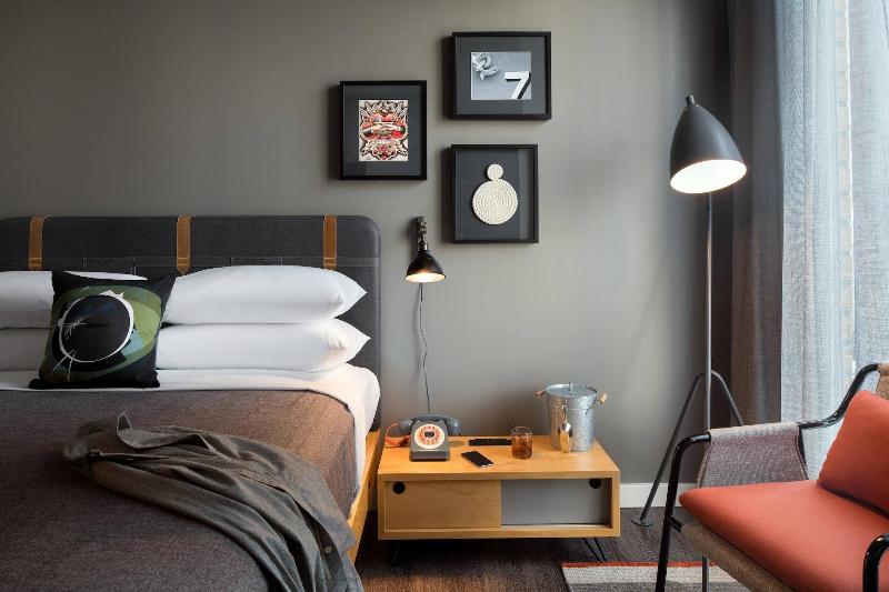 اتاق استاندارد با تخت دو نفره بزرگ, Moxy San Diego Gaslamp Quarter