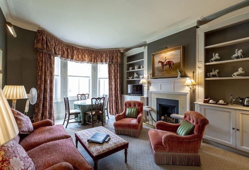 سوییت, The Jockey Club Rooms