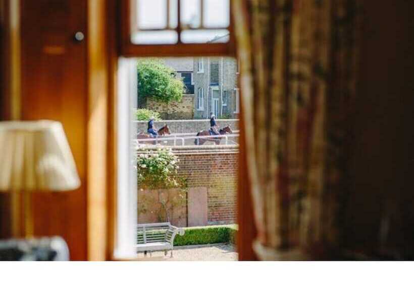 اتاق لوکس, The Jockey Club Rooms