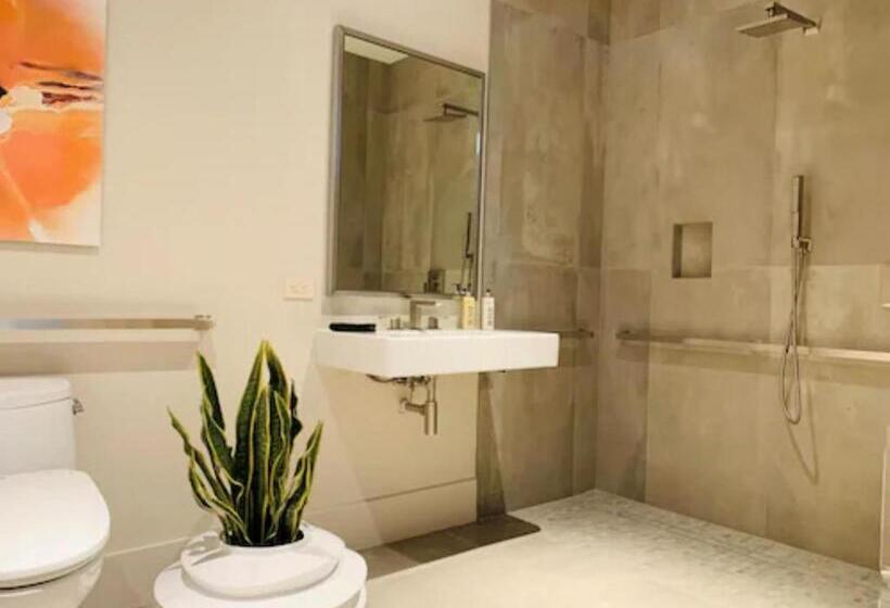 Suite Queen Bed, R Inn Napa