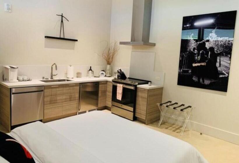 Suite Queen Bed, R Inn Napa