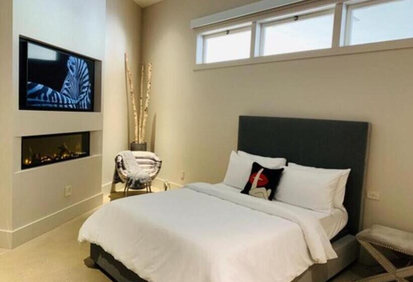 Suite Queen Bed, R Inn Napa