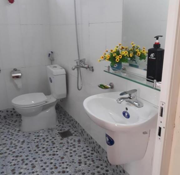 اتاق استاندارد چهارنفره با بالکن, Tam Coc White Swan Homestay