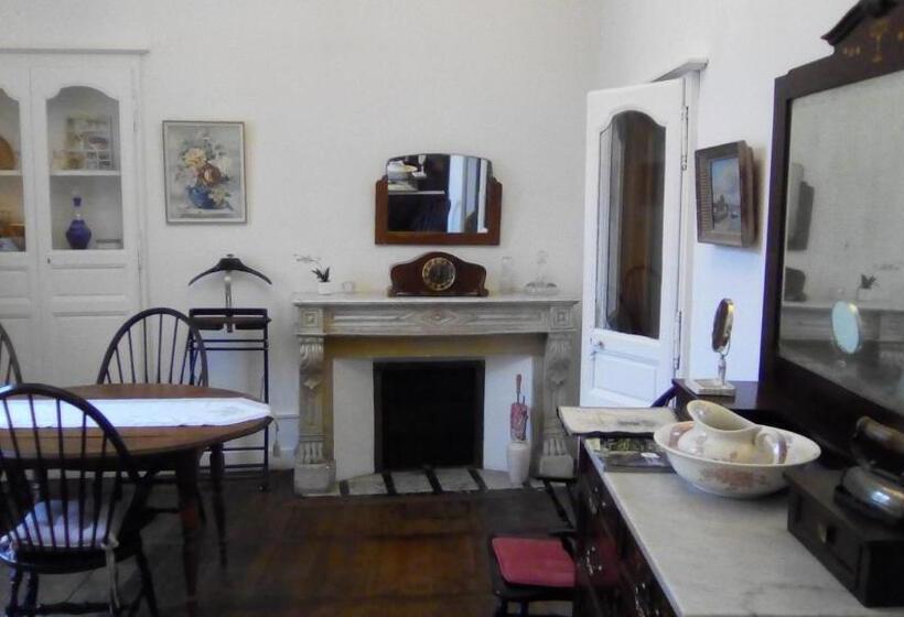 اتاق استاندارد, La Maison Du Notaire Royal