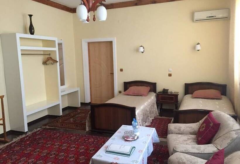 اتاق سوپریور سه تخته, Jipek Joli Inn