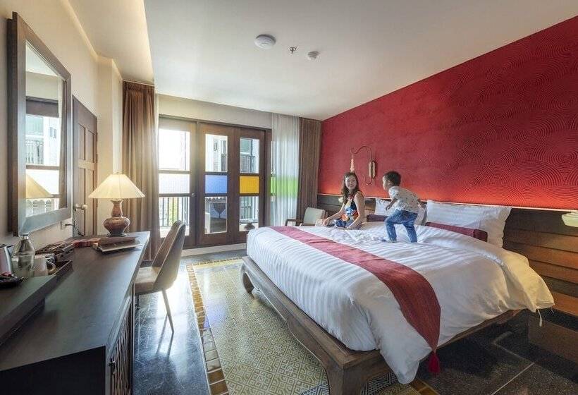اتاق لوکس با چشم‌انداز استخر, Monkham Village Hat Yai