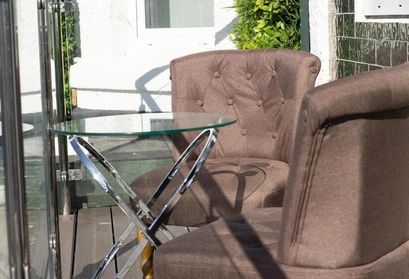اتاق لوکس با بالکن و چشم‌انداز دریا, OYO Newquay Beach Hotel