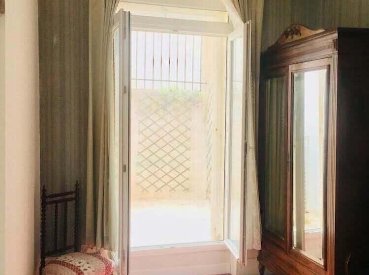 اتاق استاندارد, Les Chambres Des Barques