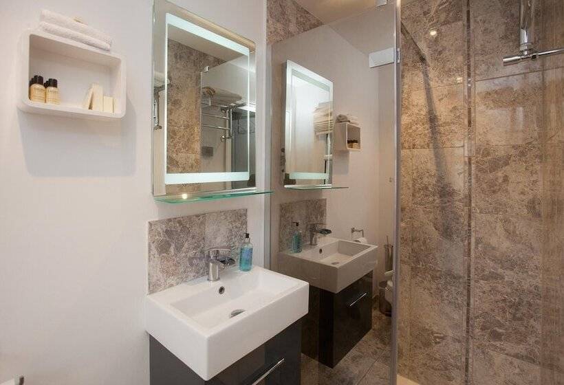 اتاق استاندارد, The Old House Guest House