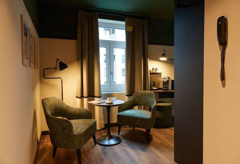 استودیوی لوکس, Boutique Hotel Josef