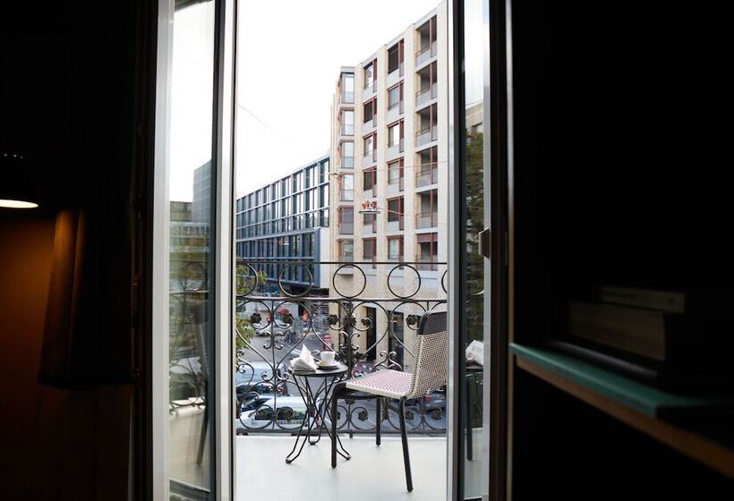 استودیوی لوکس, Boutique Hotel Josef
