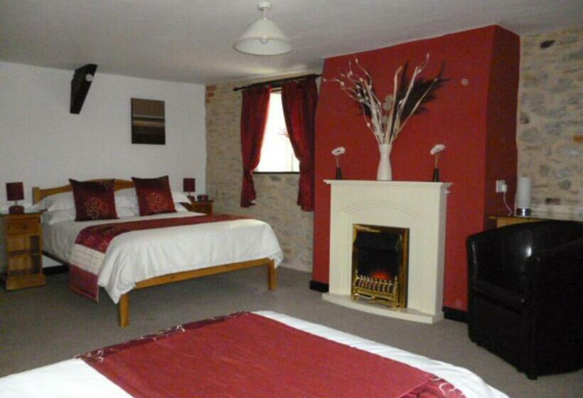اتاق استاندارد با تخت بزرگ, Quiet Woman House
