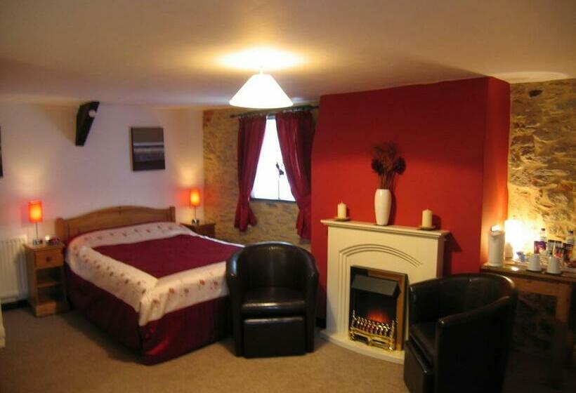 اتاق استاندارد با تخت بزرگ, Quiet Woman House