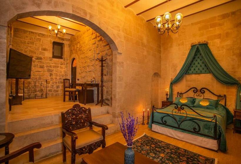 اتاق لوکس با تخت بزرگ, Selçuklu Konağı