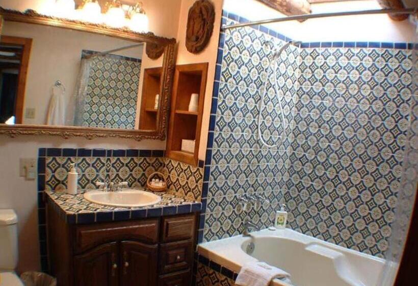اتاق لوکس با تخت بزرگ, La Dona Luz Inn An Historic B&b