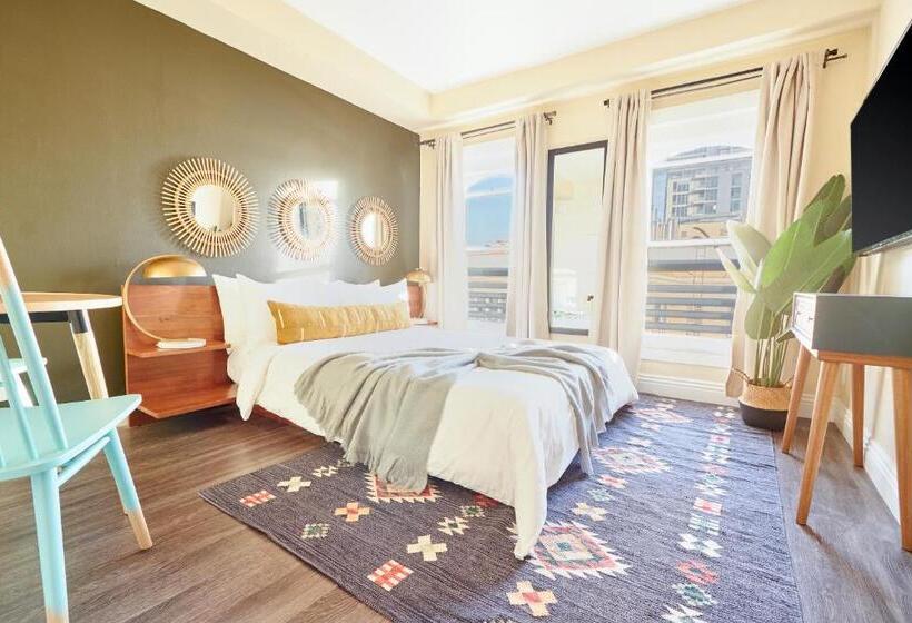 استودیوی استاندارد, Kasa Gaslamp Quarter San Diego
