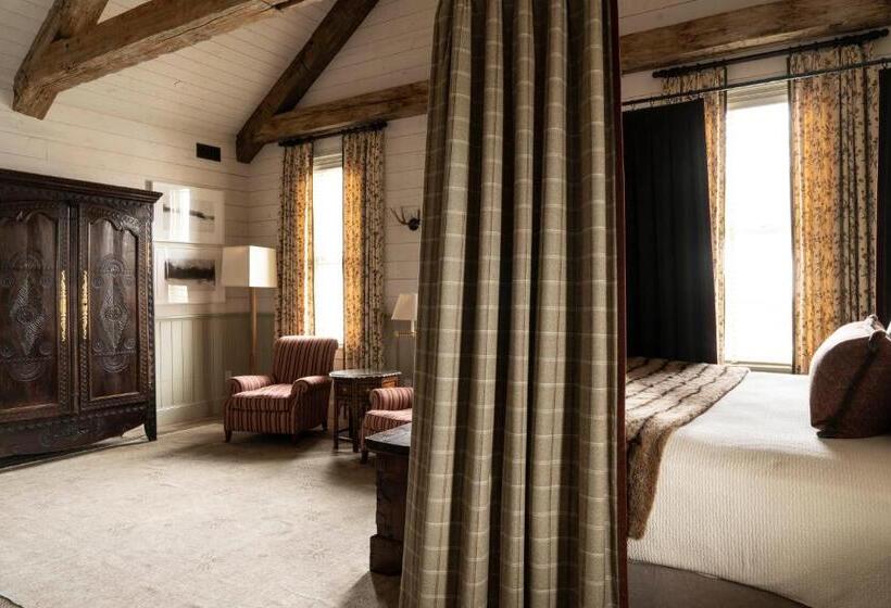 سوئیت پرزیدنت, Eleven Scarp Ridge Lodge