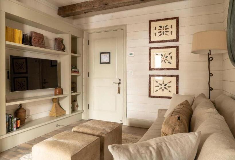 سوئیت با تخت بزرگ, Eleven Scarp Ridge Lodge