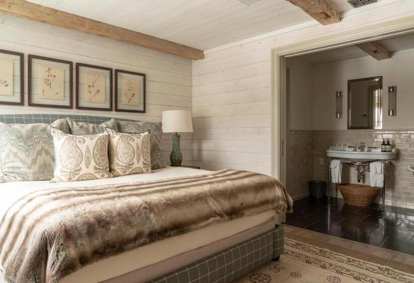 سوئیت با بالکن, Eleven Scarp Ridge Lodge