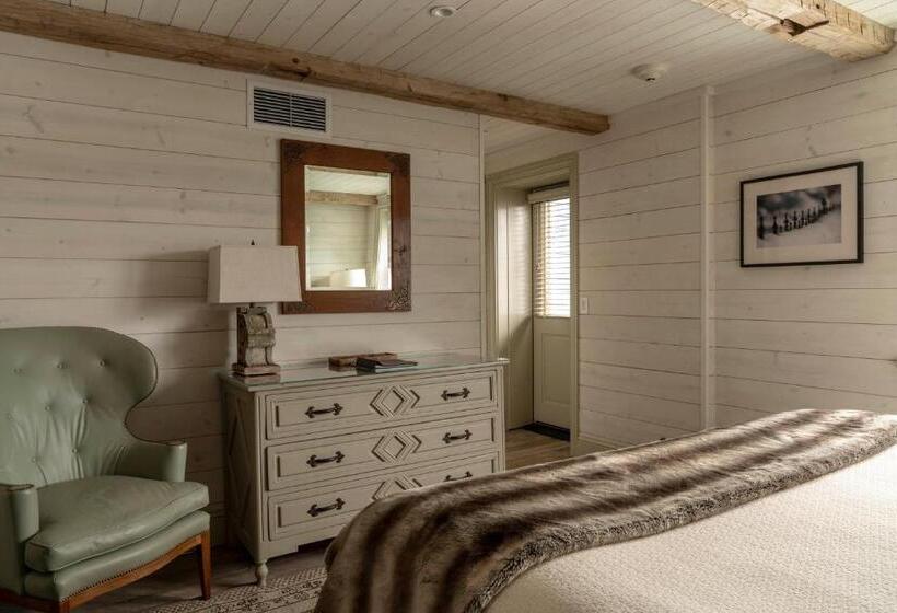 سوئیت با بالکن, Eleven Scarp Ridge Lodge