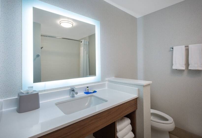 سوئیت برای معلولان, Holiday Inn Express & Suites   Chico, An Ihg