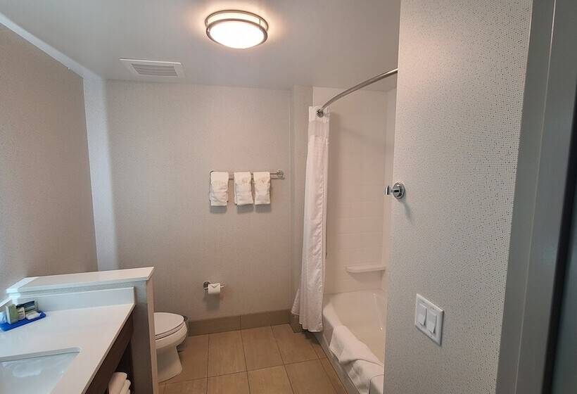 سوئیت برای معلولان, Holiday Inn Express & Suites   Chico, An Ihg