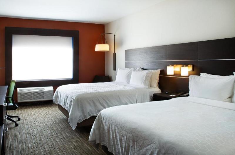 اتاق استاندارد با تخت دو نفره بزرگ, Holiday Inn Express And Suites Wentzville St Louis West