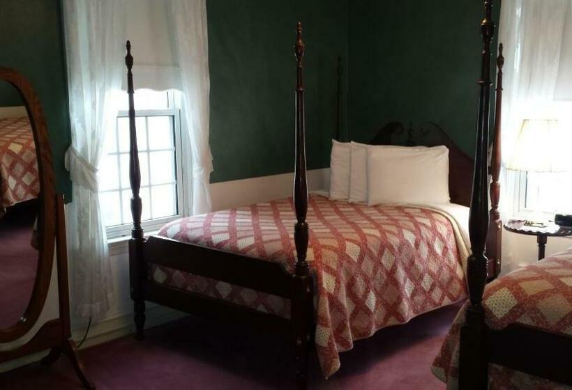 اتاق استاندارد با 2 تخت دوبل, The Country Inn Of Berkeley Springs