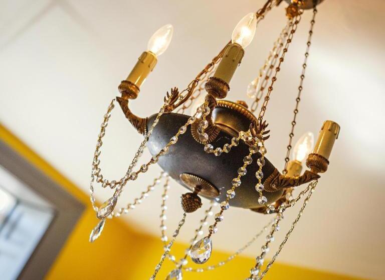 اتاق لوکس, The Dial House