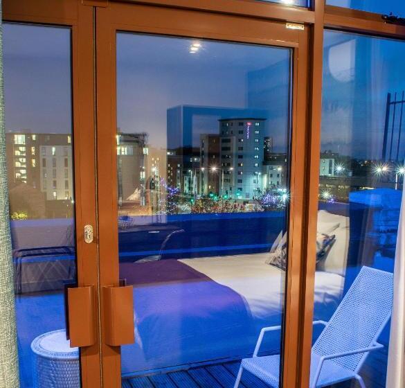 اتاق لوکس با بالکن, Villare Leicester City Centre