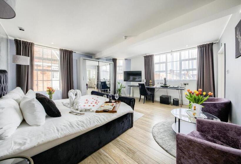 اتاق لوکس, Villare Leicester City Centre